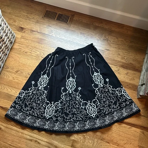 Cold water Creek Embroidered Black and White Skirt - Picture 2 of 5